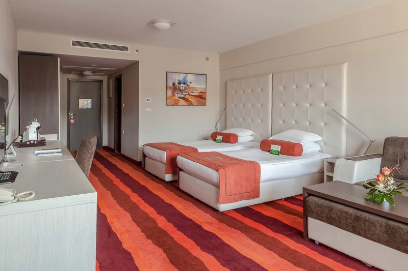 International Casino & Tower Suites 23