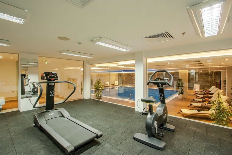 International Casino & Tower Suites 32