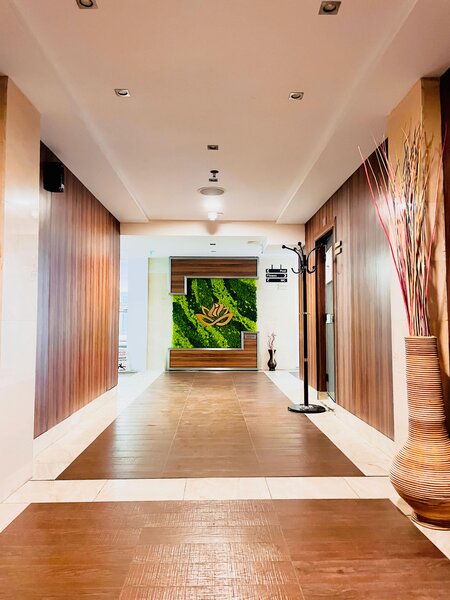 International Casino & Tower Suites 39