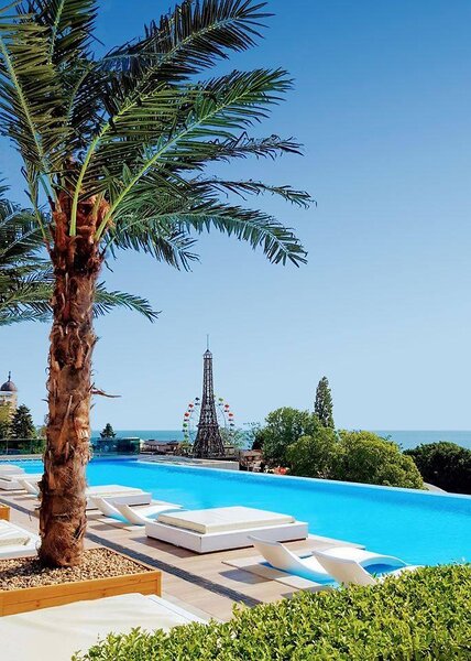 International Casino & Tower Suites 49