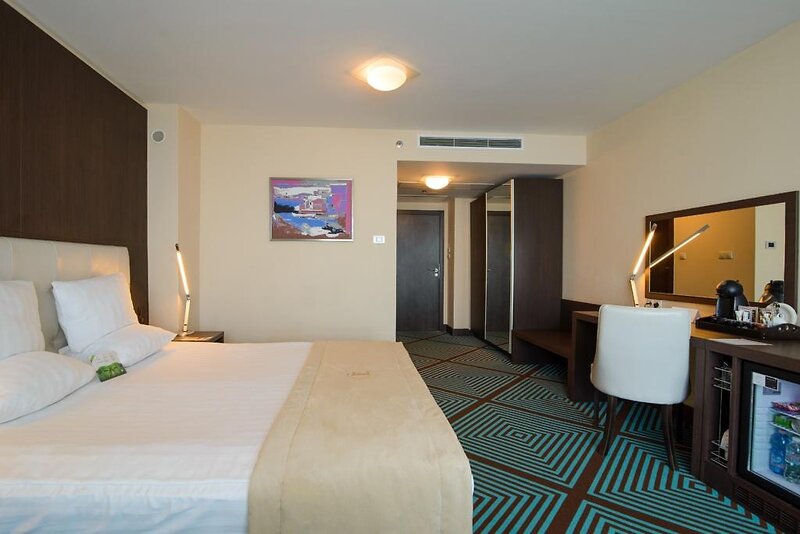 International Casino & Tower Suites 63