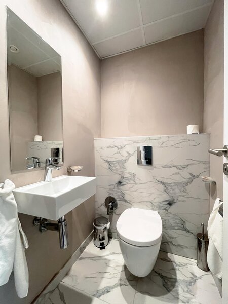 International Casino & Tower Suites 74