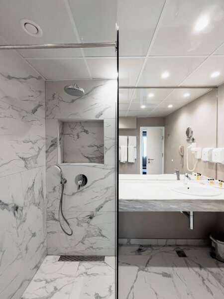 International Casino & Tower Suites 76