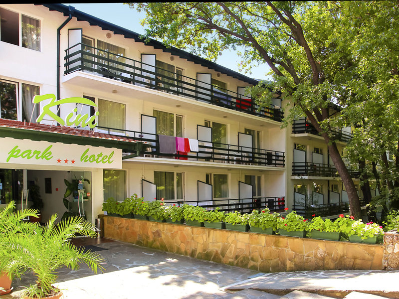 Kini Park 4 - Exterior