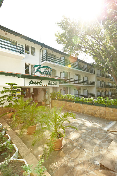 Kini Park 10 - Exterior