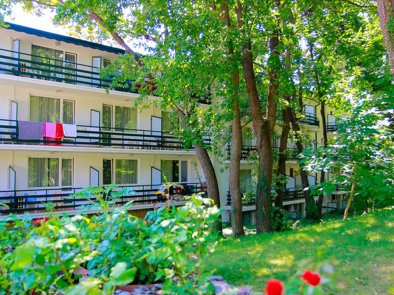 Kini Park 18 - Exterior