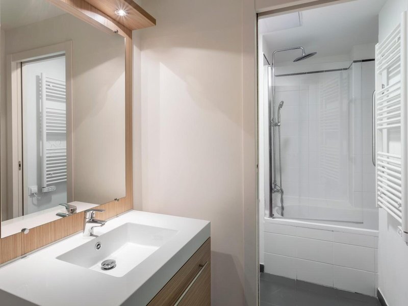 Hotel The Site by BlueBay Sant Cugat 37 - Bathroom Example