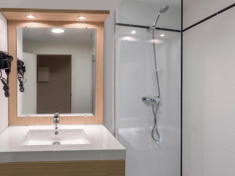 Hotel The Site by BlueBay Sant Cugat 39 - Bathroom Example