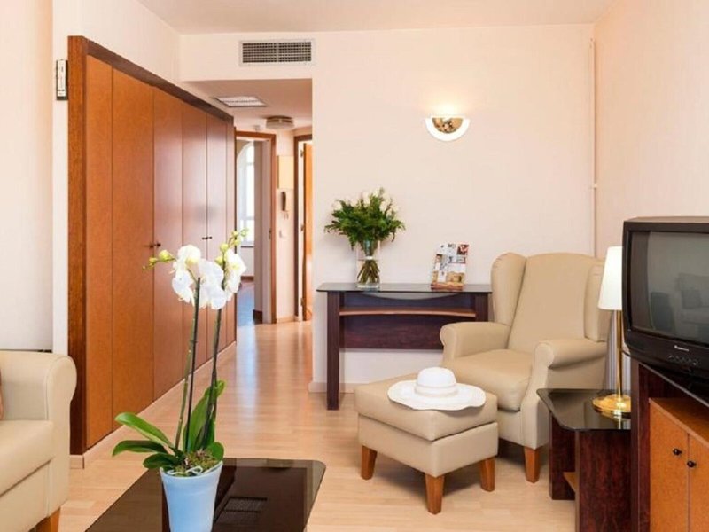 Apartments Guitart 6