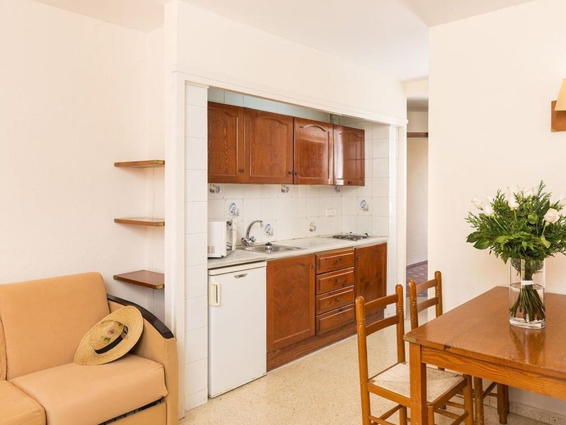 Apartments Guitart 9