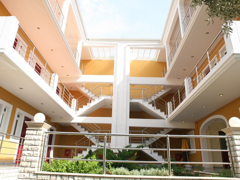 Summertime Inn 5