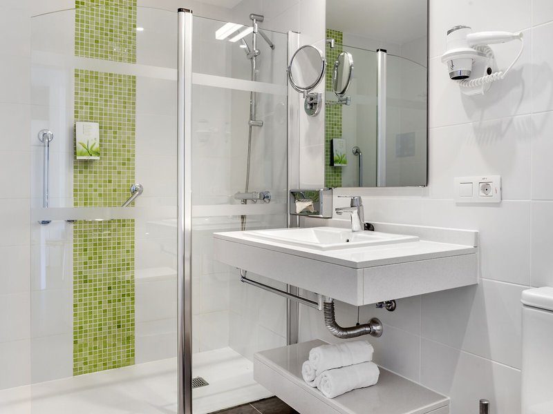 Club del Carmen 42 - Bathroom Example