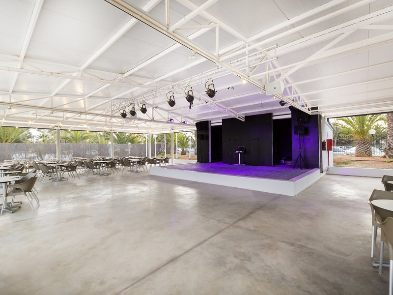 FERGUS Style Bahamas  24