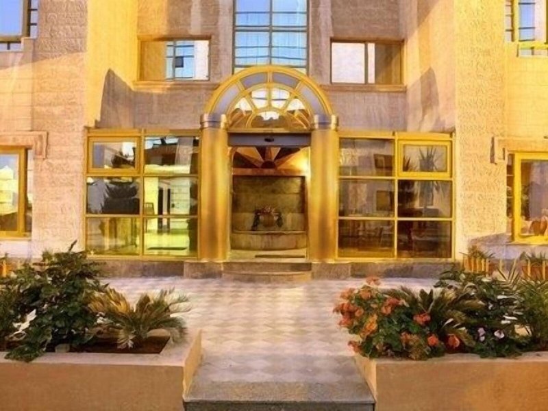 Capri Hotel Suites 7