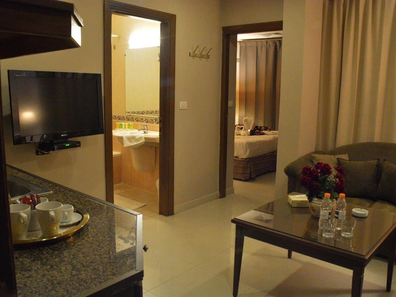 Capri Hotel Suites 17