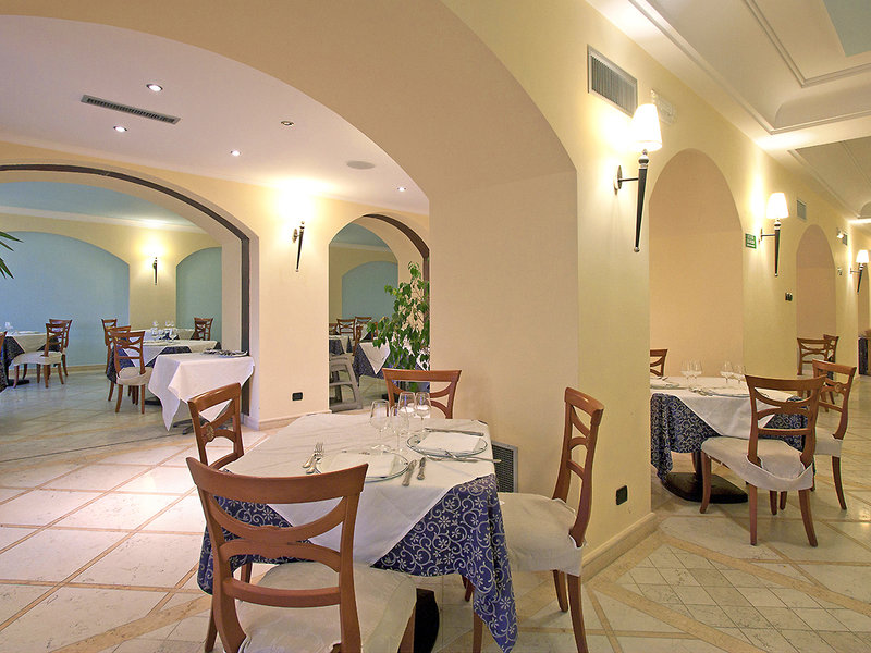 Baia Degli Dei Beach Resort 13