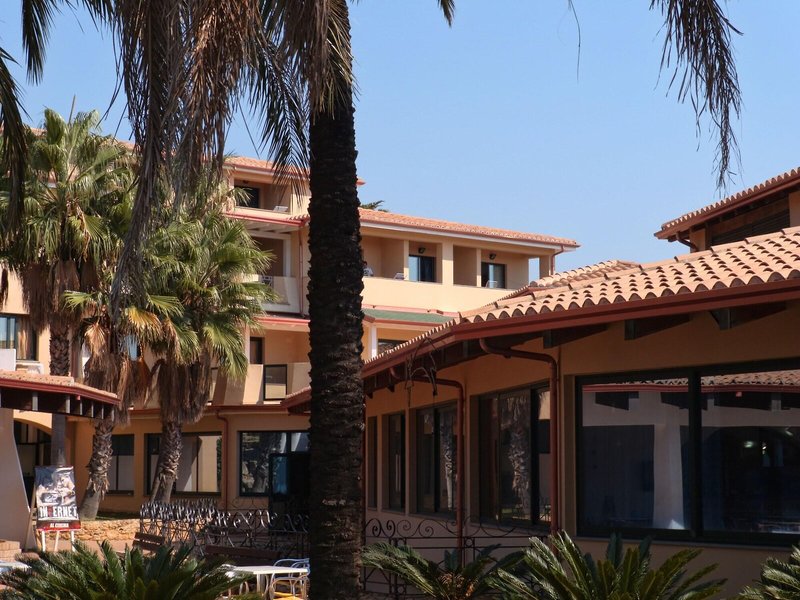 Baia Degli Dei Beach Resort 1