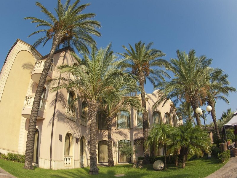 Baia Degli Dei Beach Resort 3