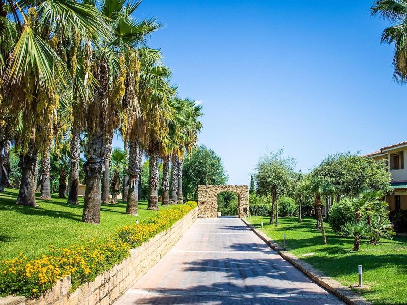 Baia Degli Dei Beach Resort 4