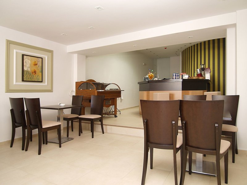 Kitro Beach Hotel 9