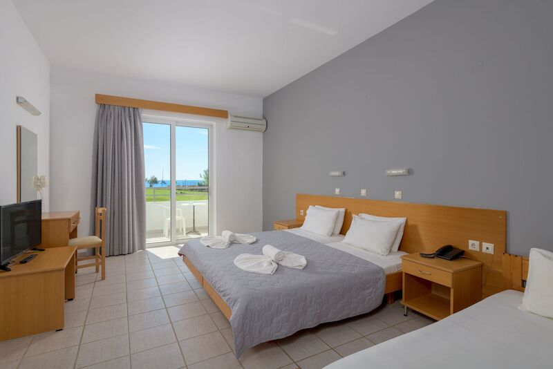 Stafilia Beach 10