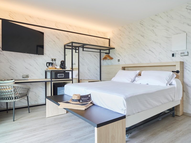 Invisa Hotel Es Pla 21