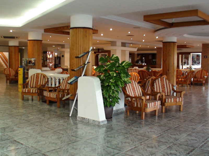 Invisa Hotel Es Pla - Adults Only 18