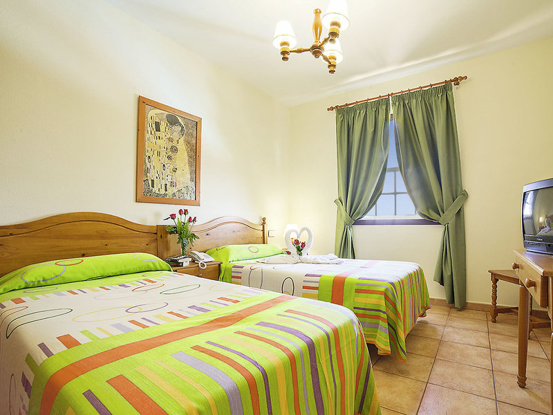 Apartamentos Oasis San Antonio 2