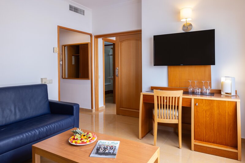 Invisa Hotel La Cala 8