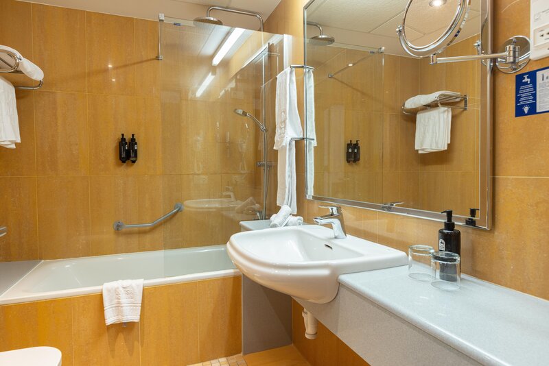 Invisa Hotel La Cala 11