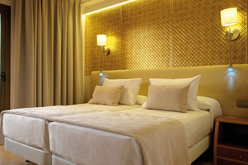 Invisa Hotel La Cala 5