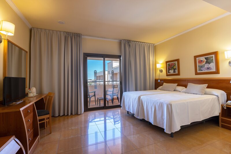 Invisa Hotel La Cala 16