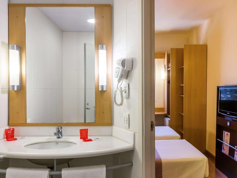ibis Jaboticabal 8 - Bathroom Example