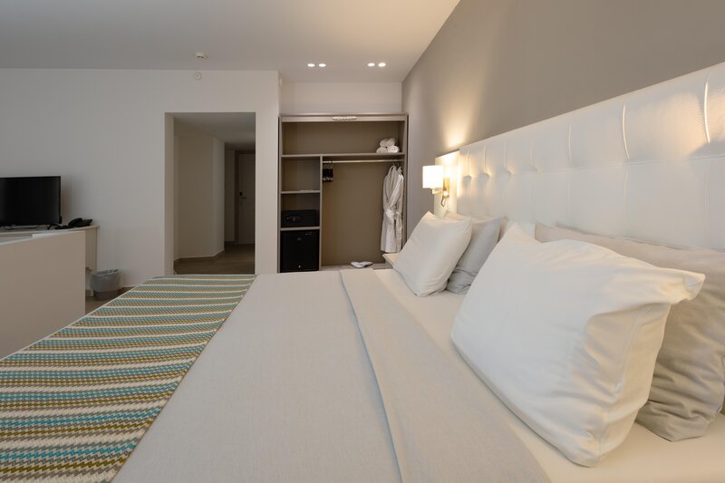 Dore Hotel  74