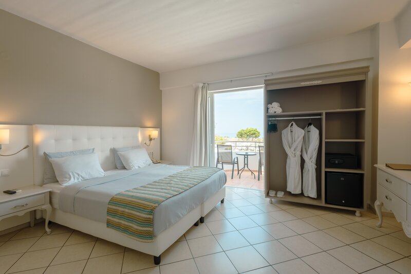 Dore Hotel  80