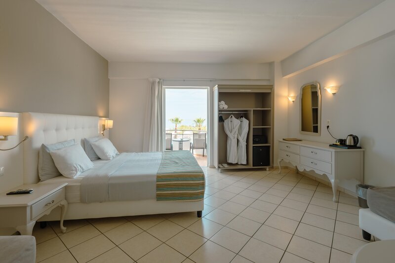 Dore Hotel  81