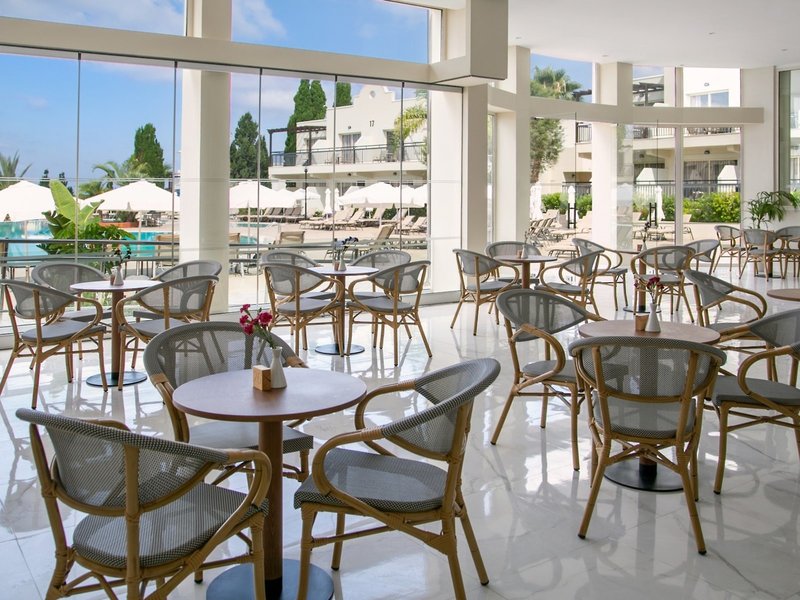 Louis Paphos Breeze 25