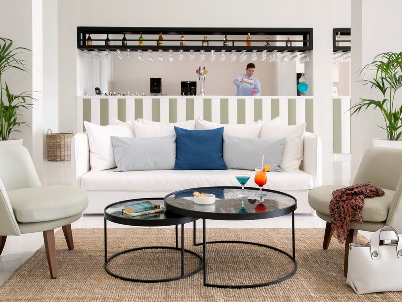 Louis Paphos Breeze 27