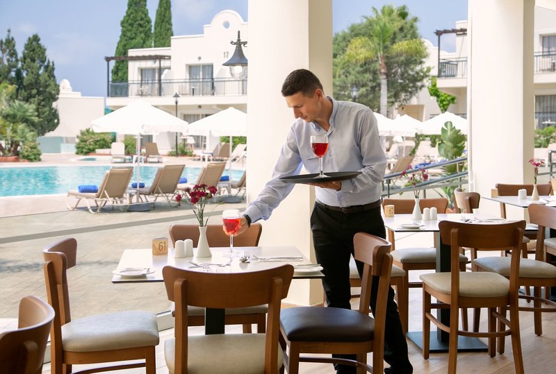 Louis Paphos Breeze 8