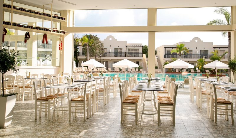 Louis Paphos Breeze 25