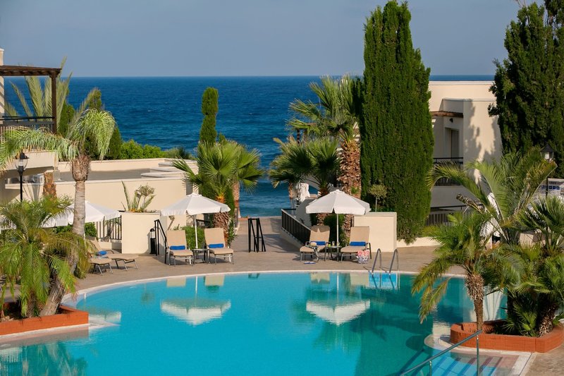 Louis Paphos Breeze 27