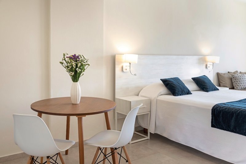 Louis Paphos Breeze 4