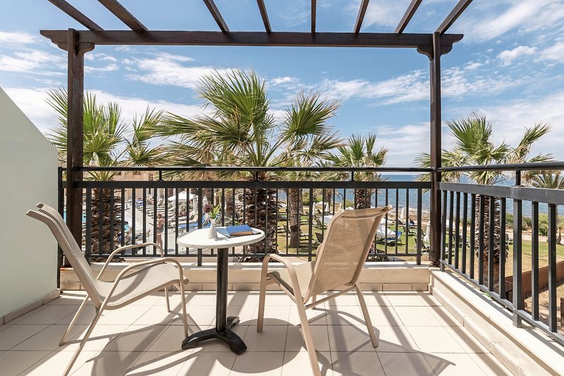 Louis Paphos Breeze 9