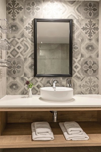 Louis Paphos Breeze 10