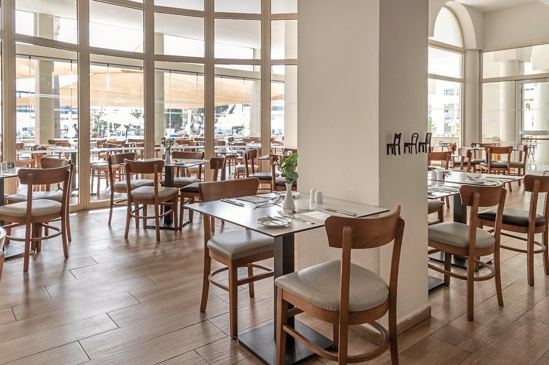 Louis Paphos Breeze 15