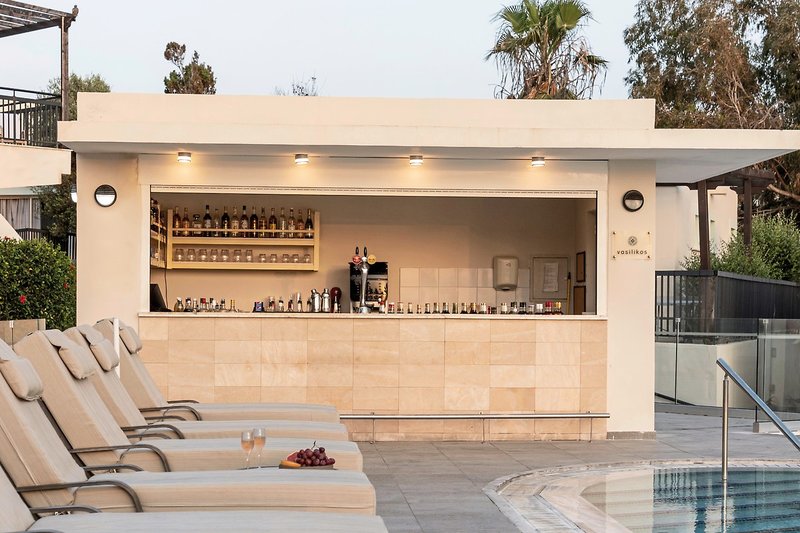 Louis Paphos Breeze 16