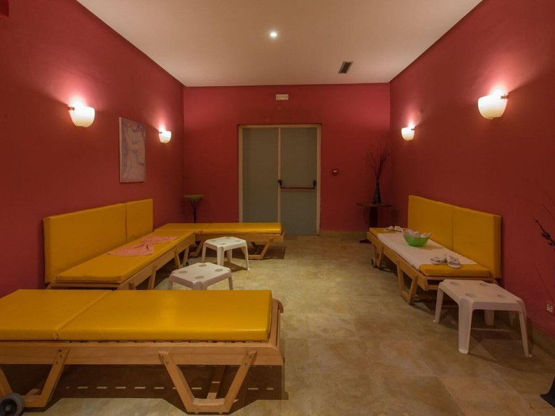 Regency Hotel & Spa 43