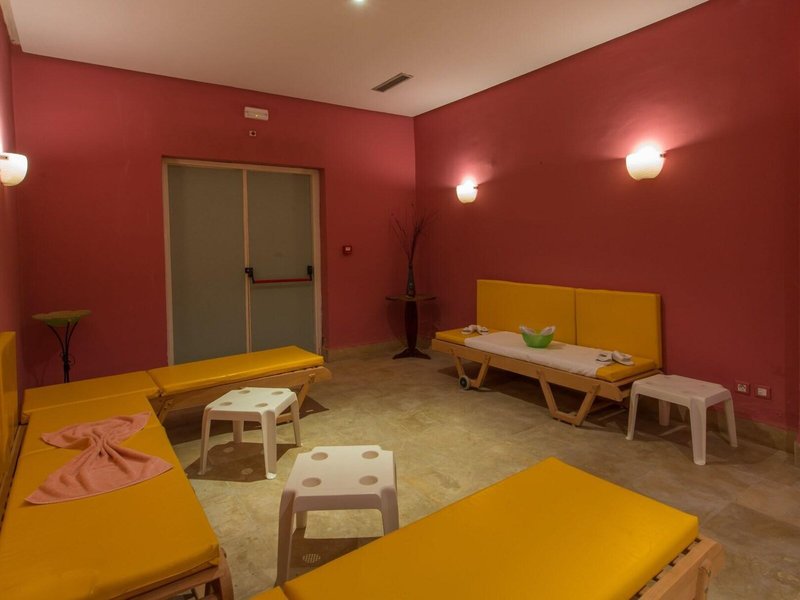 Regency Hotel & Spa 48