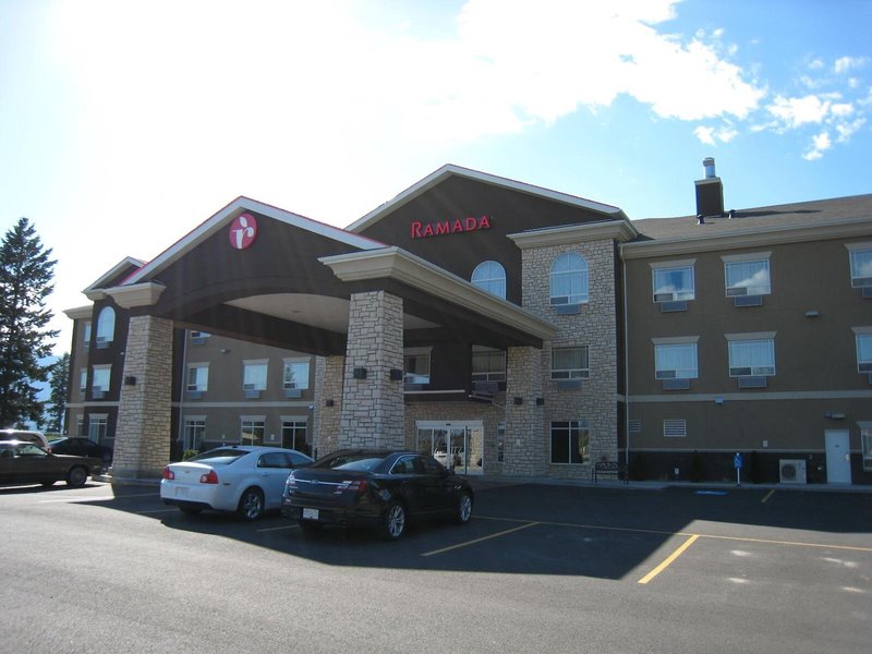 Ramada by Wyndham Creston 3