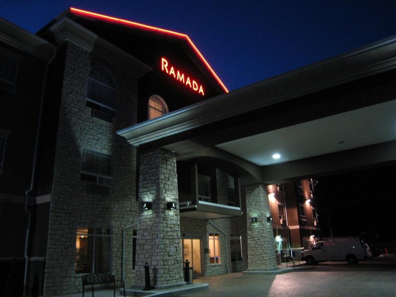 Ramada by Wyndham Creston 4